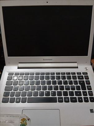 Za delove Lenovo U31-70