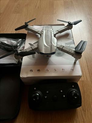Dron E99 sa duplom kamerom