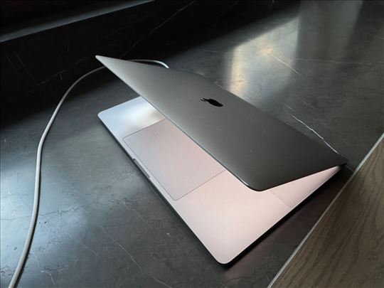 MacBook Pro 16 2019 i7 / 16GB / 512GB