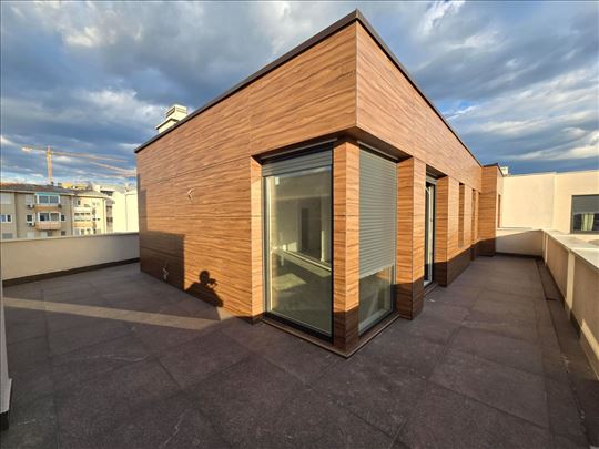 Reprezentativan penthouse sa 2 parking mesta-Aviv