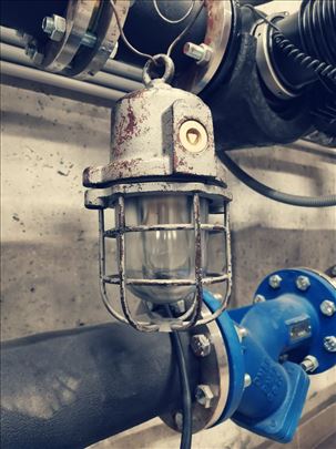 Retro brodska industrijska lampa