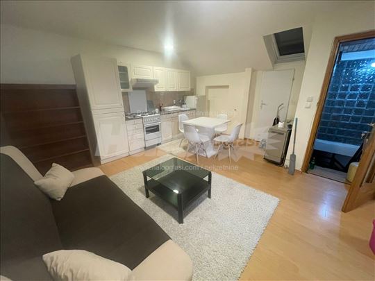 Zemun stari grad stan 50m2