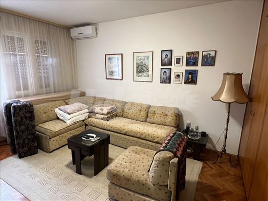 Banovo Brdo Dvosoban Stan Garaza Parking 60m2