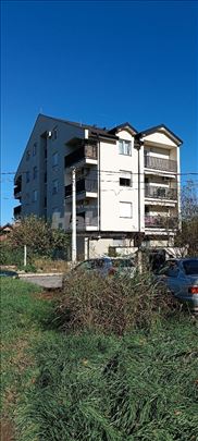 Borča trosoban nov