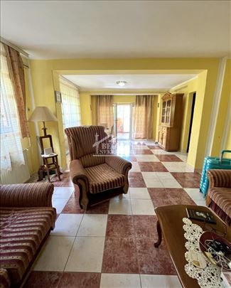 Izuzetna lokacija – renovirana kuća 341m2, 3 nivoa