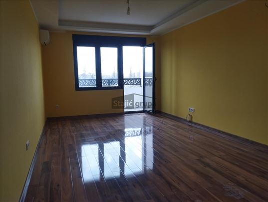 Novogradnja, odlična lokacija, širi centar Pančeva
