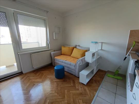 Renovirana garsonjera kod sajma