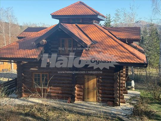 Unikatna Cedar House na dirketna prodaja, Zova, 