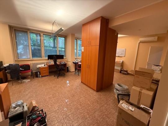 Banovo Brdo-Požeška-Poslovni prostor-137m2-Uknjiže