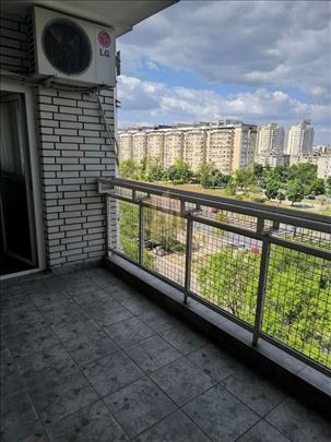Bulevar Zorana Đinđića 90m² poslovni prostor