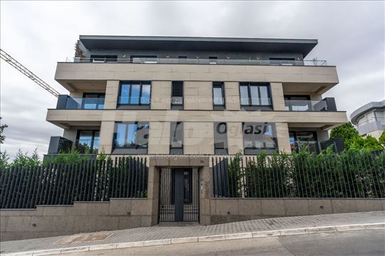 Casa Verde Dedinje 177m2 četvorosoban Super Lux