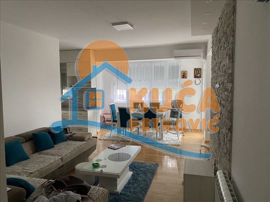 Izdaje se dvoiposoban stan u Durlanu, 81m2!