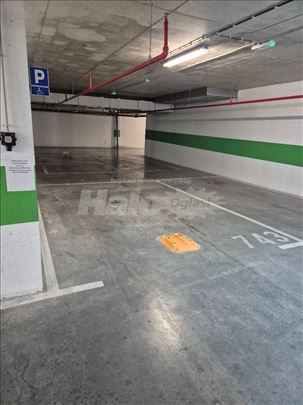 Izdajem veliku garazu u Vozdovim kapijama