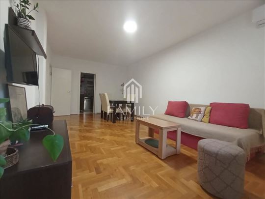 Komforan dvosoban stan sa terasom