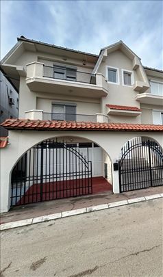 Kuća na Vidikovcu 222 m², sa uključenim troškovima