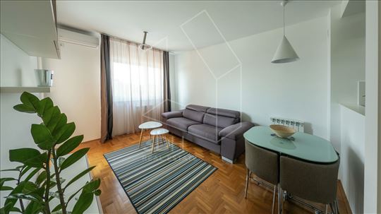 Novi Beograd 45m2 sa lođom,blok72,odličan i svetao