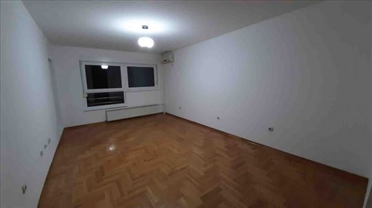 Tašmajdan,dvosoban stan,garaža ID#10075