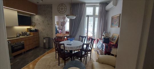 Terazije, renoviran, useljiv salonski stan