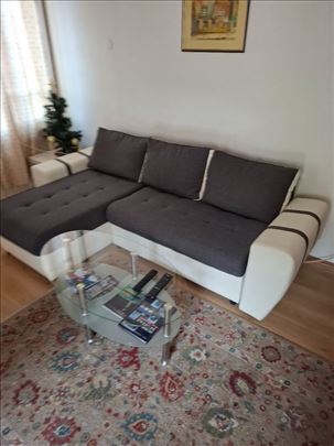 Trosed na rasklapanje star 3 godine.