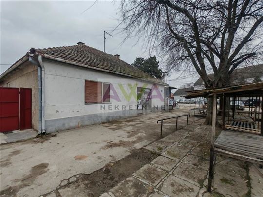 Bezdan, centar – kuća 249m², plac 682m², može kao 