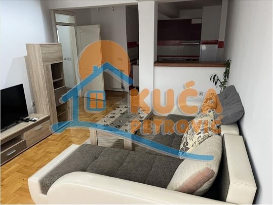 Dvosoban stan 52m2, potpuno opremljen u centru gra