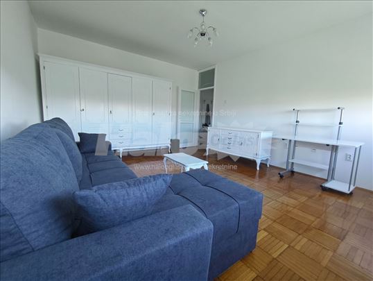 renoviran i svetao dvosoban stan na Konjarniku