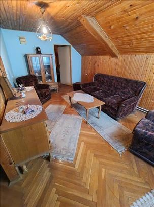 Leštane,uknjižen stan, 49m2 + 50m2 tavan + 3,5ari
