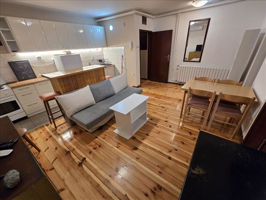 Izdavanje stan 2.0, 40m2 top lokacija