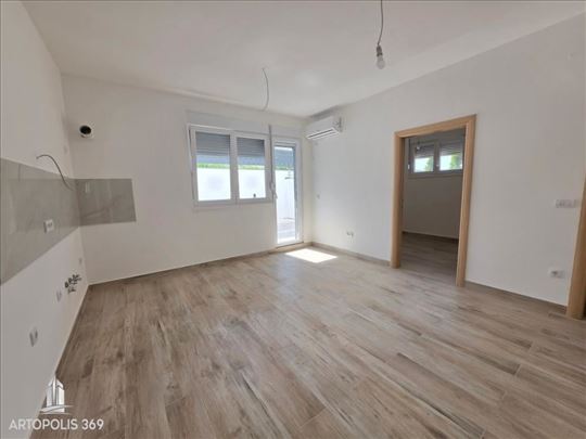 Izuzetan 1.5, 33m2+29m2 dvorište, sa parkingom ID#