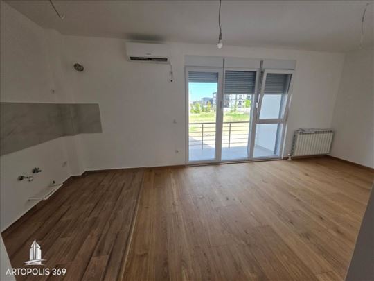 Lux, završena novogradnja, sa parkingom ID#1233