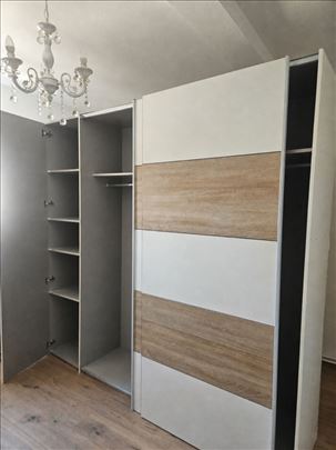 Moderan ormar, belo/drvo, odlicno stanje