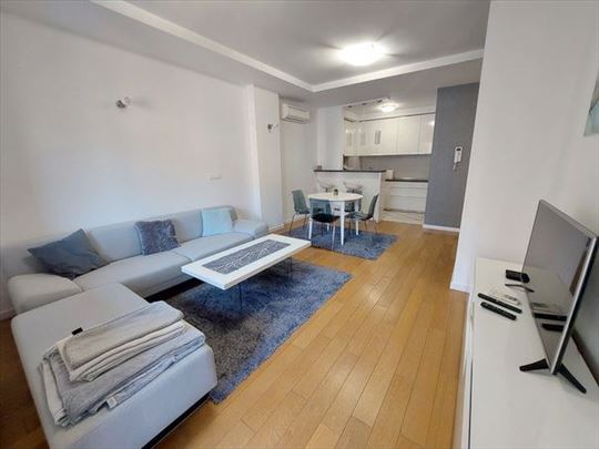 Lep, moderan 2.0 stan, A blok, ID 1282