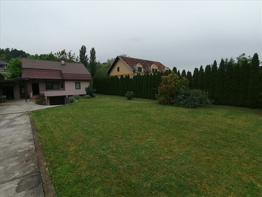 Nameštena kuća+apartman 212m2, garaža, parking,gas