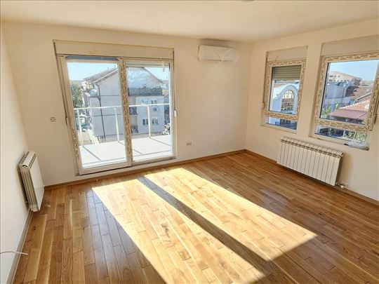 Novogradnja Batajnica 82m2