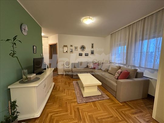 Stan u Zemunu + garaža, Cara Dusana, kod Z. kapija