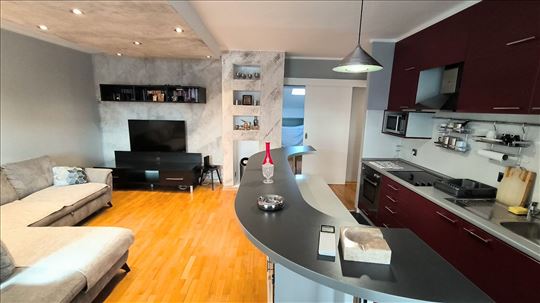 Blok 44, 90 m2,Odličan,Top lokacija,Zelenilo,Miran