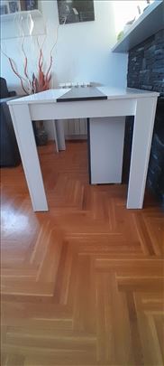 NOV TRPEZARIJSKI STO 135×80
