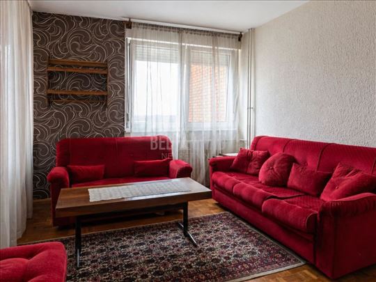 Odličan, kompletno renoviran