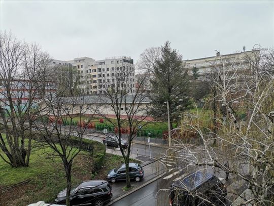 Partizanov stadion, Zvečanska, 3.0, 75 m2, parking