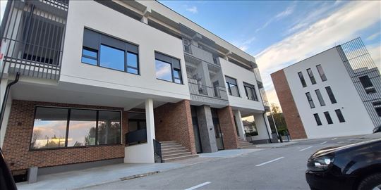 Penthouse -petosoban stan u naselju Green Hill 256