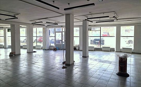 Robna kuća, klinika, kafić, škola, izlog, parking