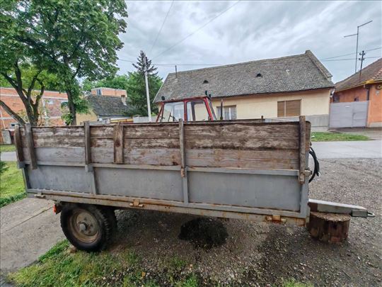 Traktorska prikolica