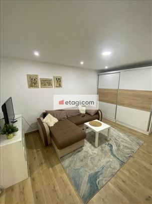 Uknjižen stan, 37m2, Stari Grad