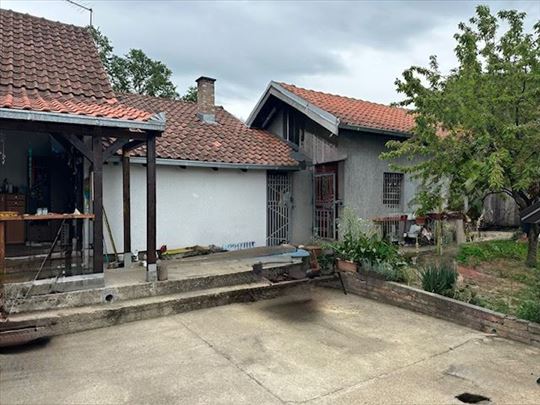 Uknjižena kuća 126 m2 u Ripnju, Avala