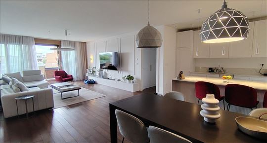Izdavanje,dizajnerski Penthouse Vracar,2 garazna m