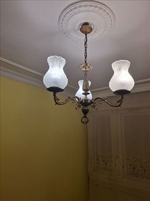 Luster od mesinga sa tri kugle