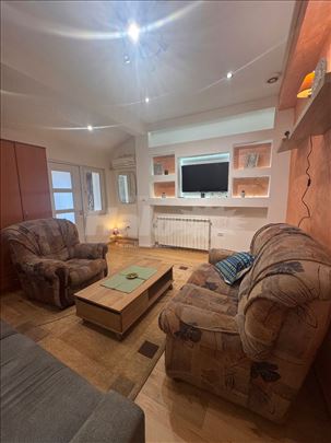 Namešten stan 32m² Dušanovac – niski troškovi, CG