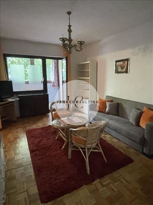 Prelep troiposoban stan od 83m2