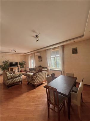 Prodajemo četvorosoban stan, Centar, 120m²