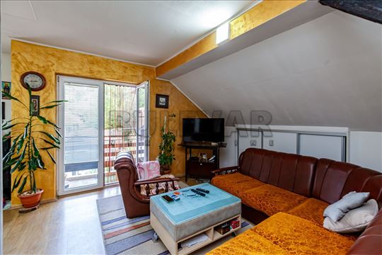 Četvorosoban stan u kući 88m2